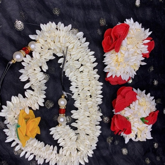 Artificial Jasmine Gajra desi Scrunchie White 2pc - Picture 5 of 5